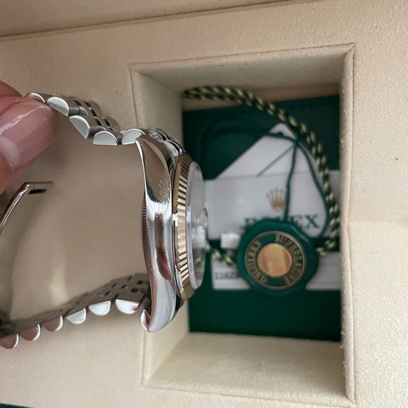 DATEJUST 36 Oyster, 36 mm, Oystersteel and white gold. 10 DIAMONDS. - Picture 11 of 17